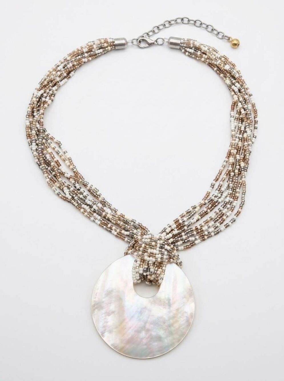 ☔️🩵Premier Luminous Cream & Tan Beaded Necklace w/Shell Pendant